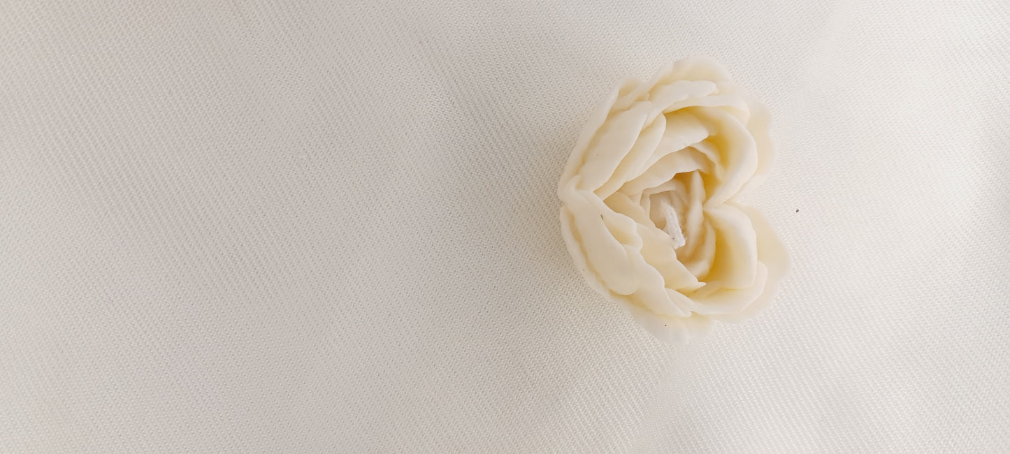 Handmade white Flower Heart Scented Candle