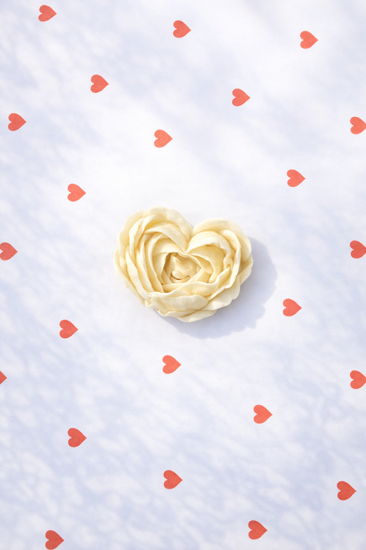 Flower Heart Scented Candle Ivory